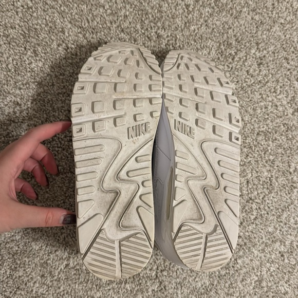 WHITE NIKE AIR MAX. Like new only worn once. - Picture 3 of 4